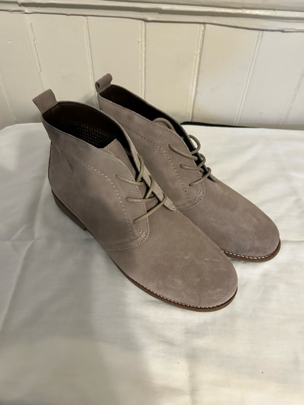 White Mountain Auburn Genuine Suede Leather Chukka Boots/9M/ Like New!